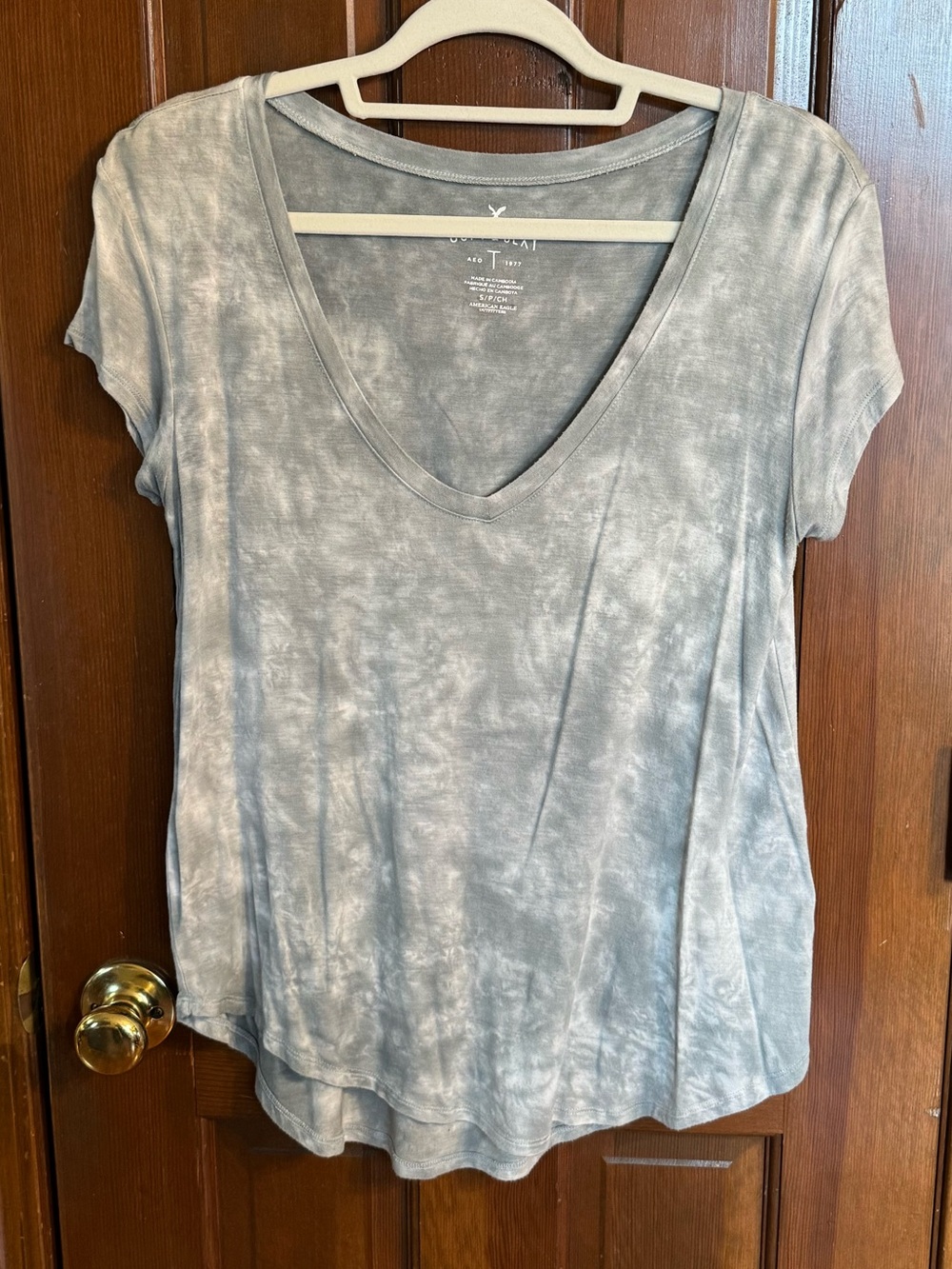 American Eagle Outfitters V-Neck Tie-Dye Short Sleeve Top
